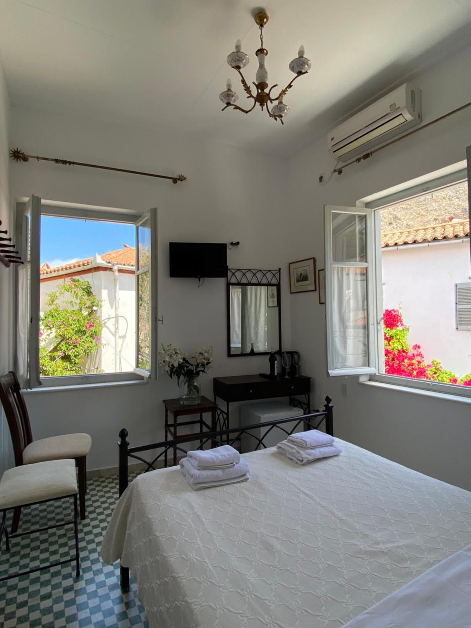 Douskos Uptown Living Hotel Hydra  Exterior photo