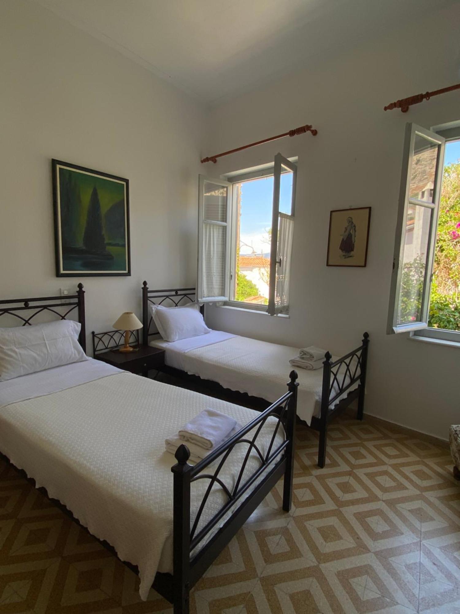 Douskos Uptown Living Hotel Hydra  Exterior photo